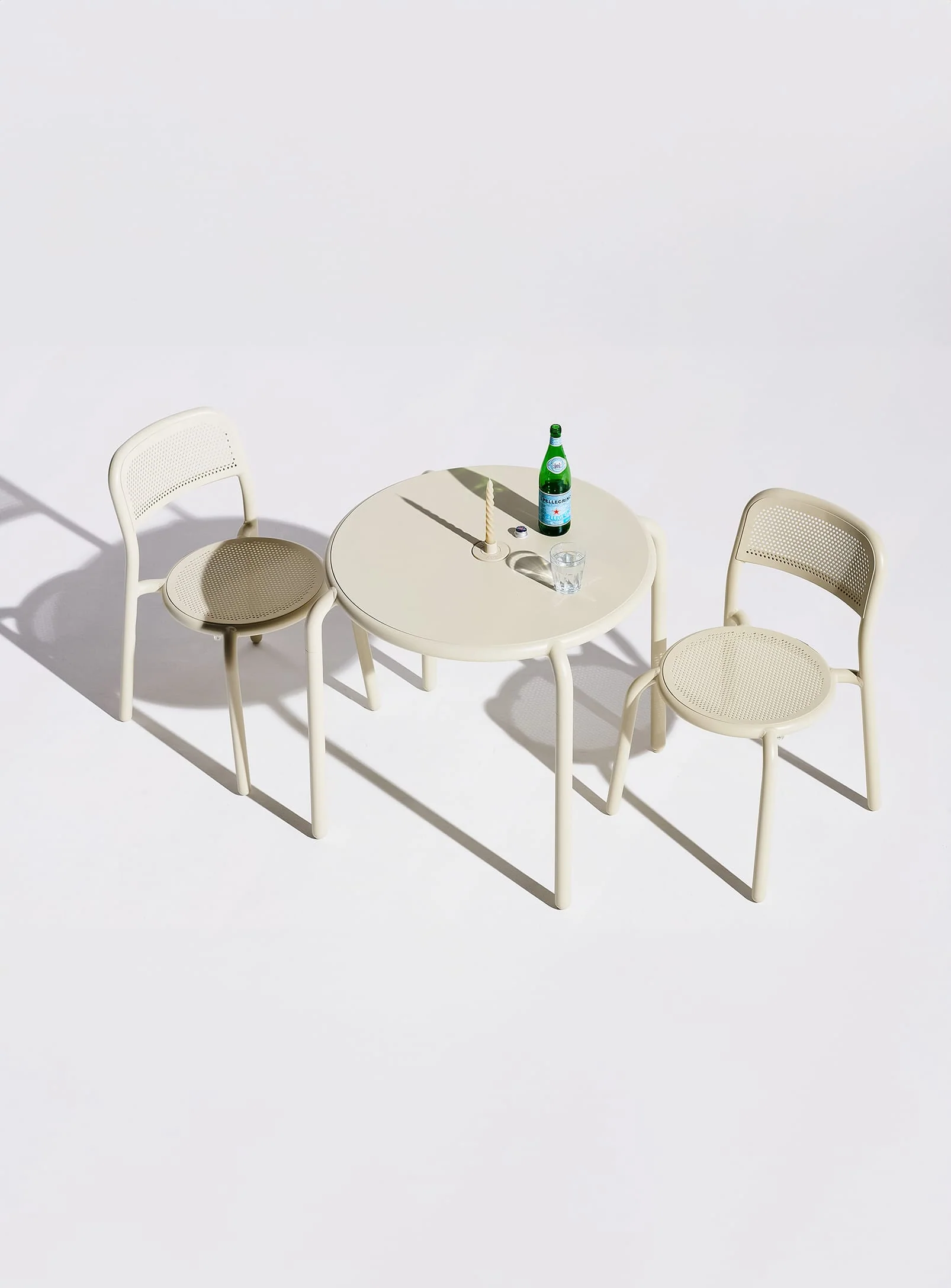 Toní Bistro Set<br> 1 Round Table + 2 Chairs - Image 4