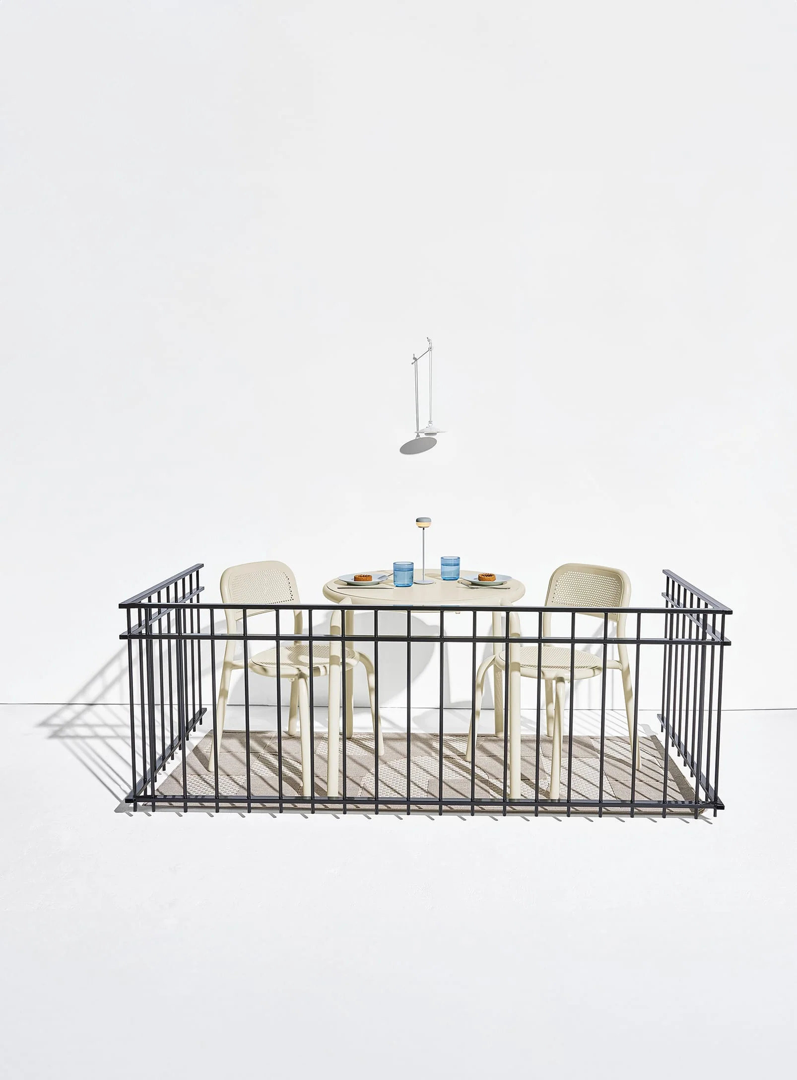 Toní Bistro Set<br> 1 Round Table + 2 Chairs - Image 5